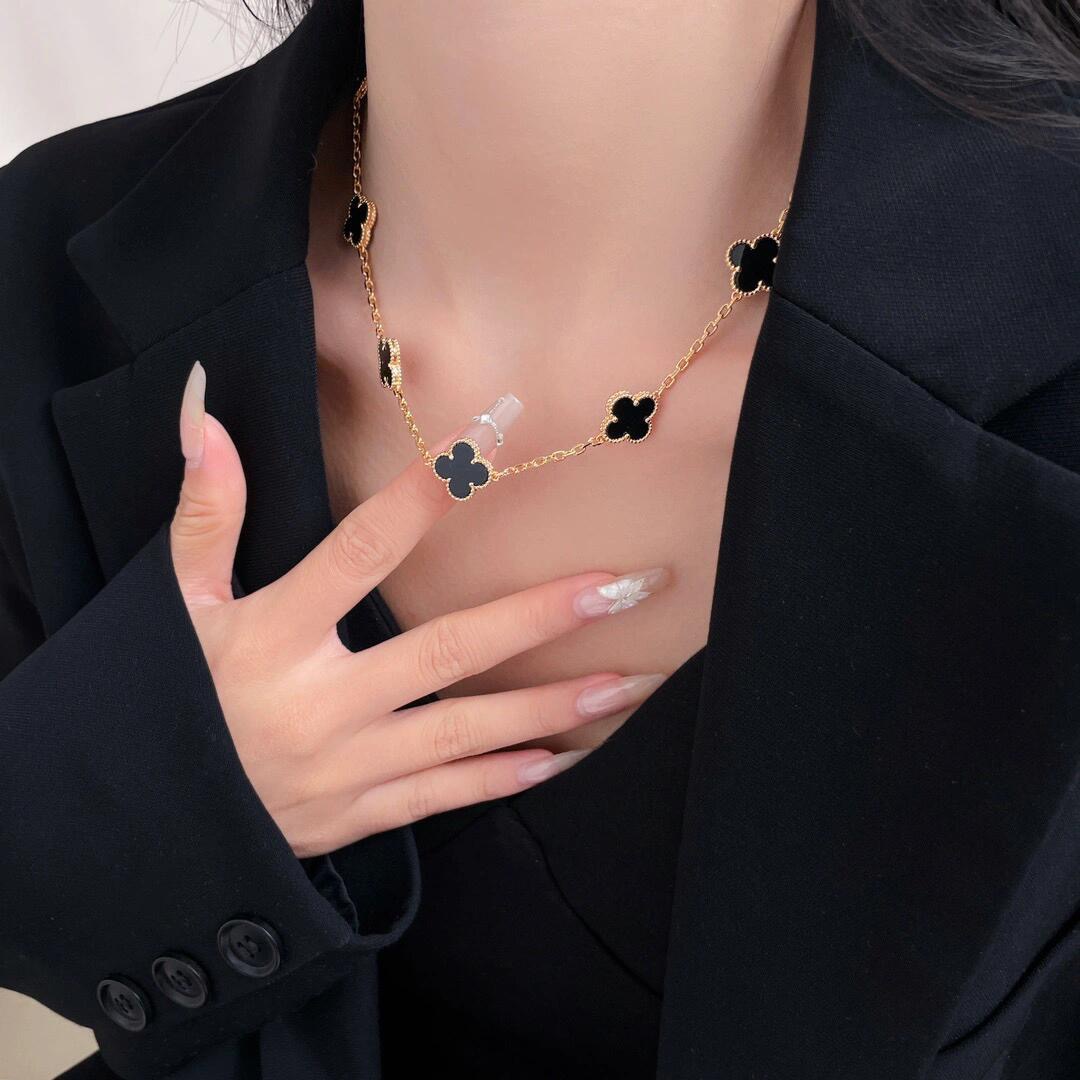 Van Cleef Arpels Alhambra necklace yellow gold with black onyx clover motifs 42cm