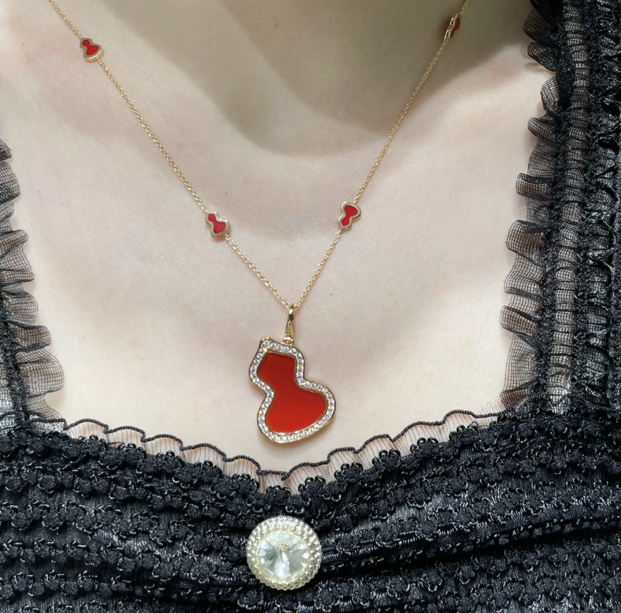 Qeelin Wulu necklace Rose gold with red carnelian and diamond accents 42cm