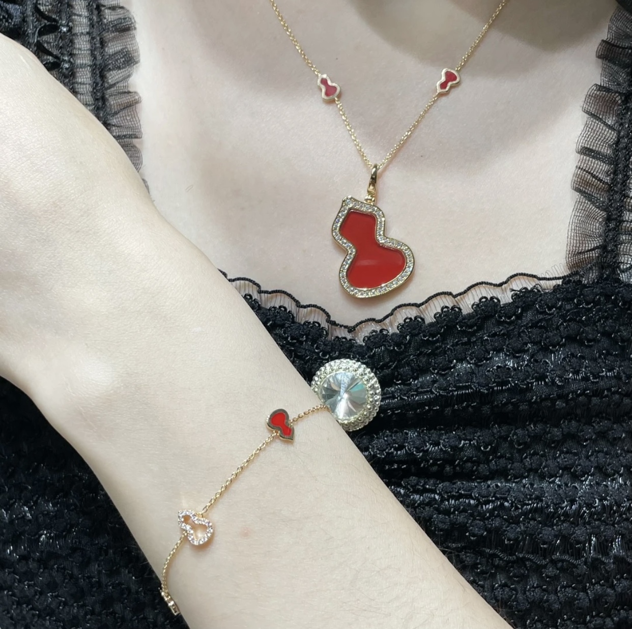 Qeelin Wulu necklace Rose gold with red carnelian and diamond accents 42cm