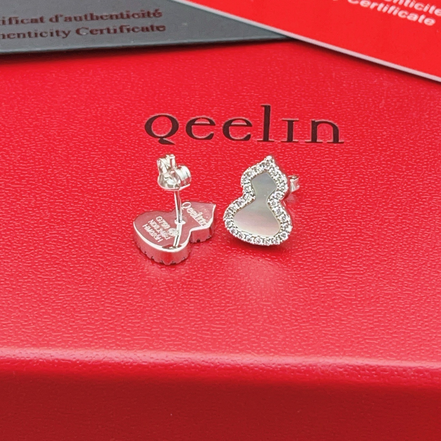 Qeelin Wulu earrings silver-toned white gold white mother-of-pearl clear diamond accents 8mm stud length