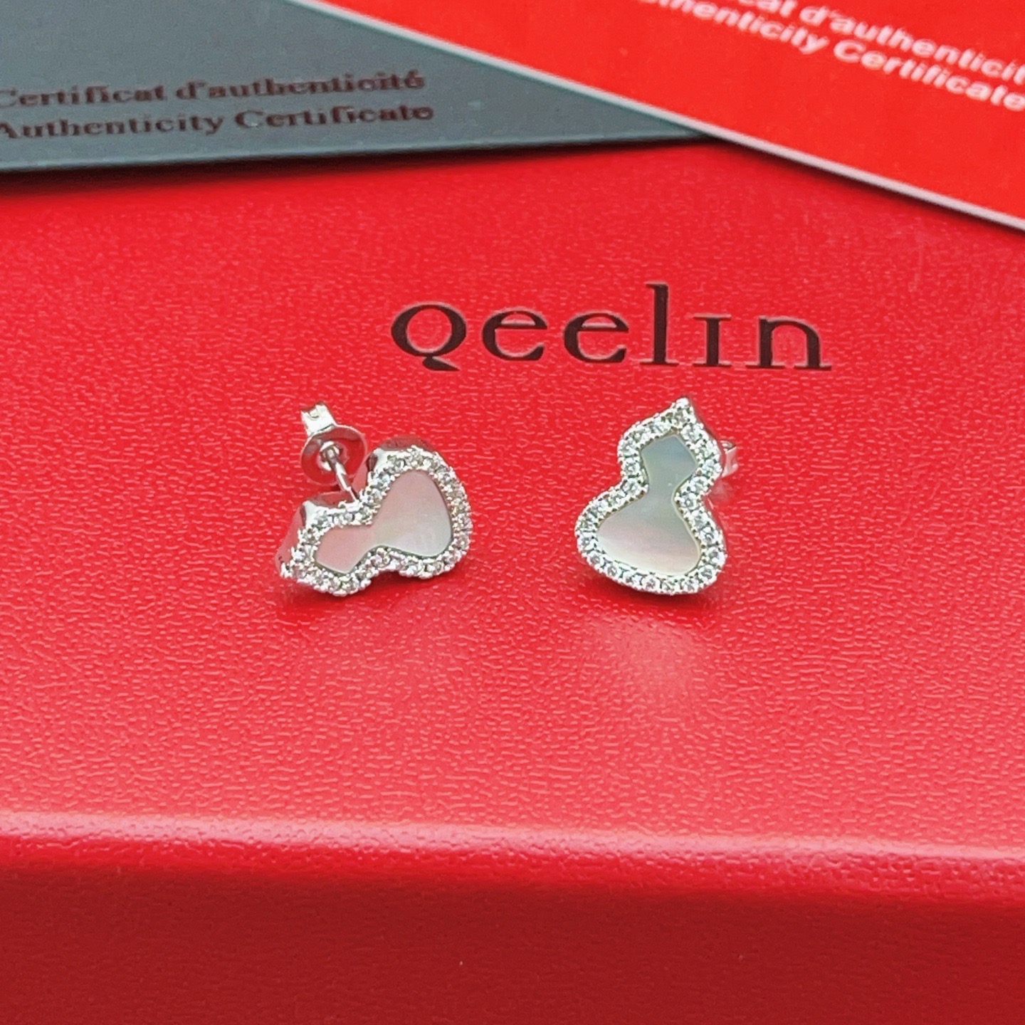 Qeelin Wulu earrings silver-toned white gold white mother-of-pearl clear diamond accents 8mm stud length