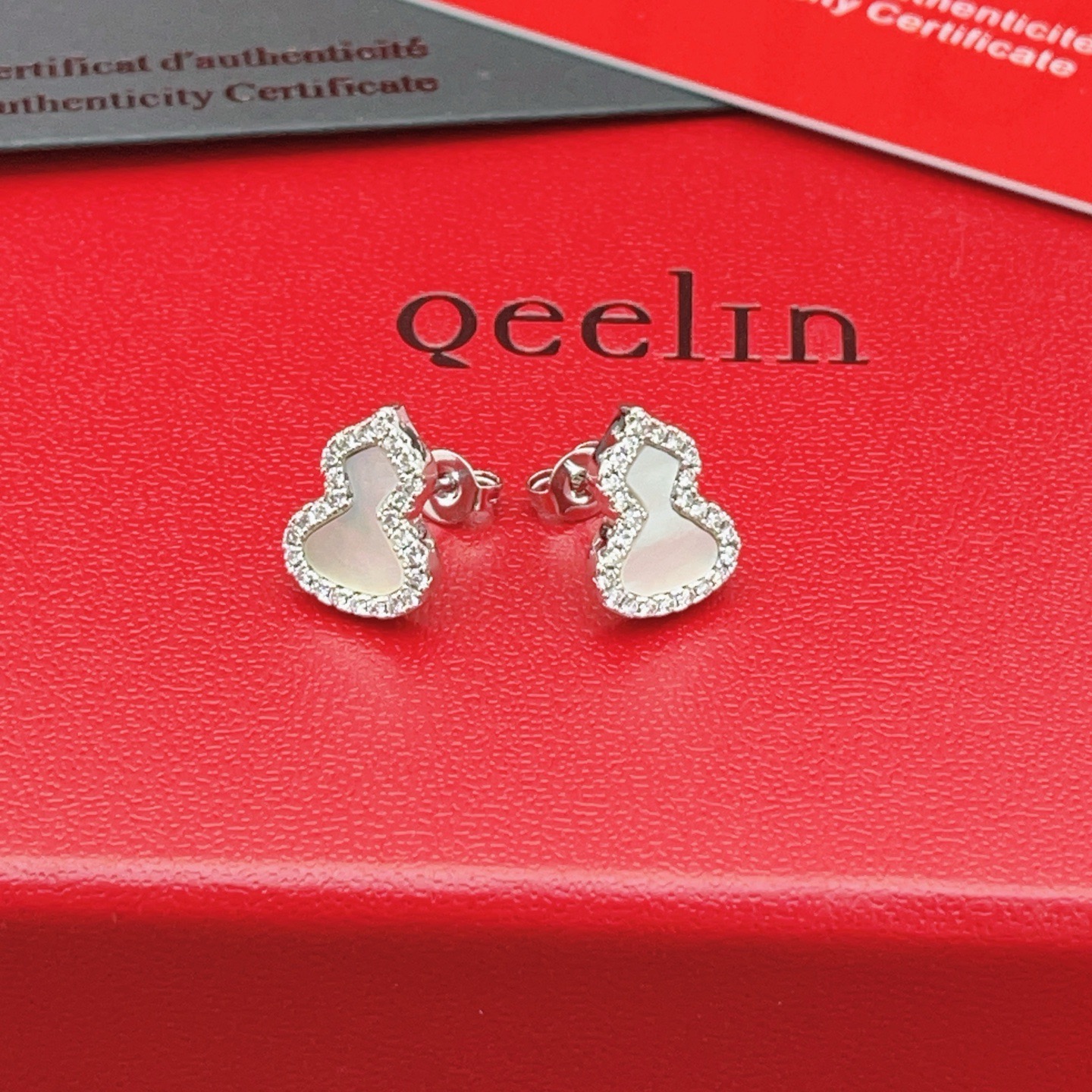 Qeelin Wulu earrings silver-toned white gold white mother-of-pearl clear diamond accents 8mm stud length