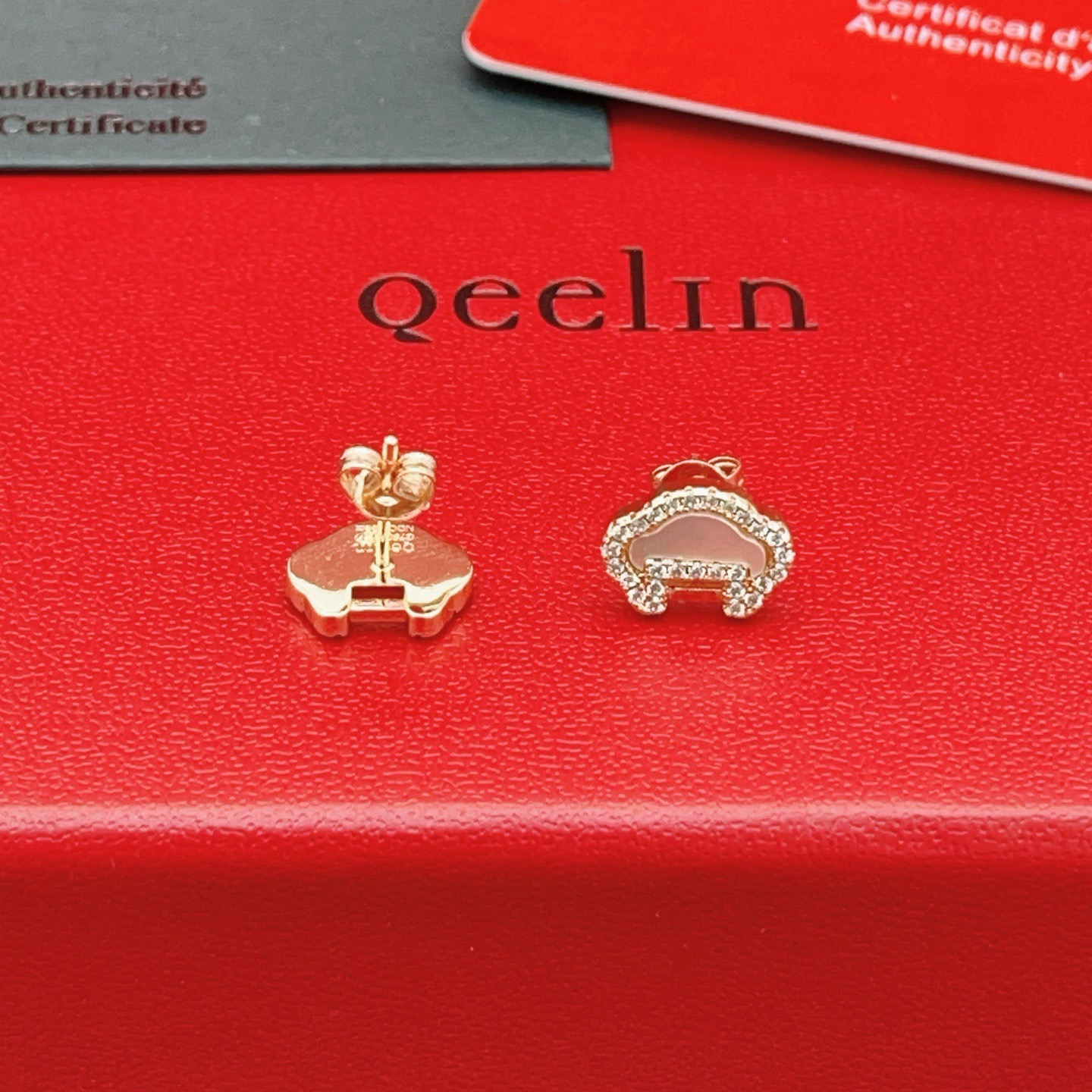 Qeelin Yu Yi earrings 18k rose gold white mother-of-pearl clear diamond 8mm stud diameter