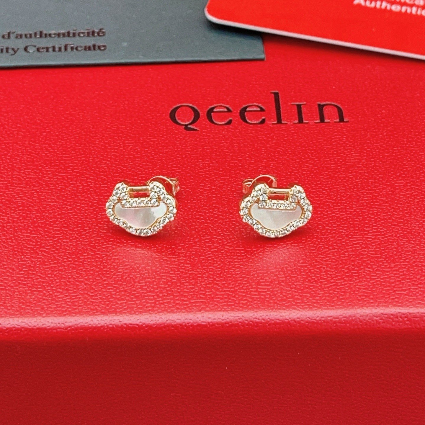 Qeelin Yu Yi earrings 18k rose gold white mother-of-pearl clear diamond 8mm stud diameter