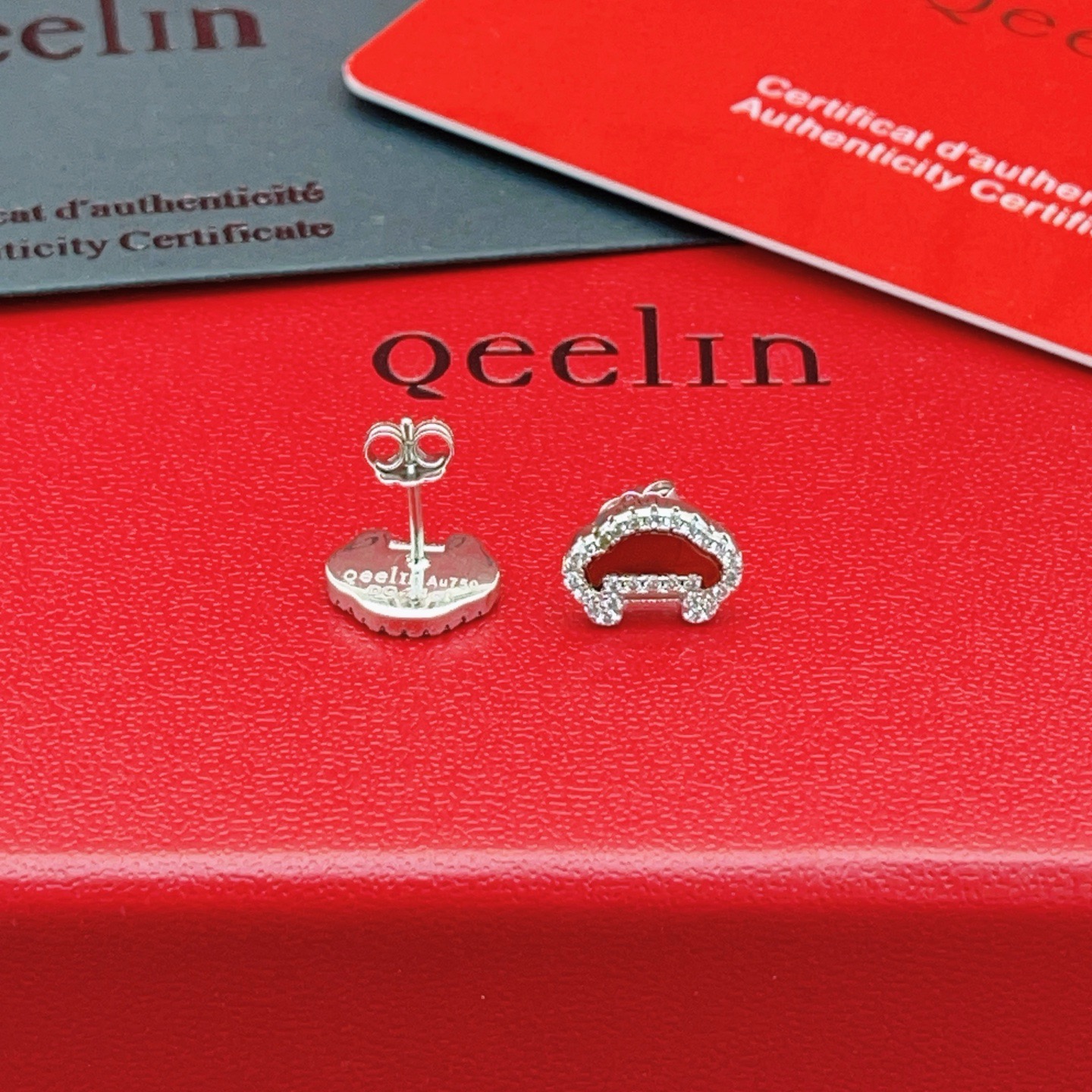 Qeelin ZP Series Ruyi Lock earrings 18K white gold red agate diamond 8mm stud diameter