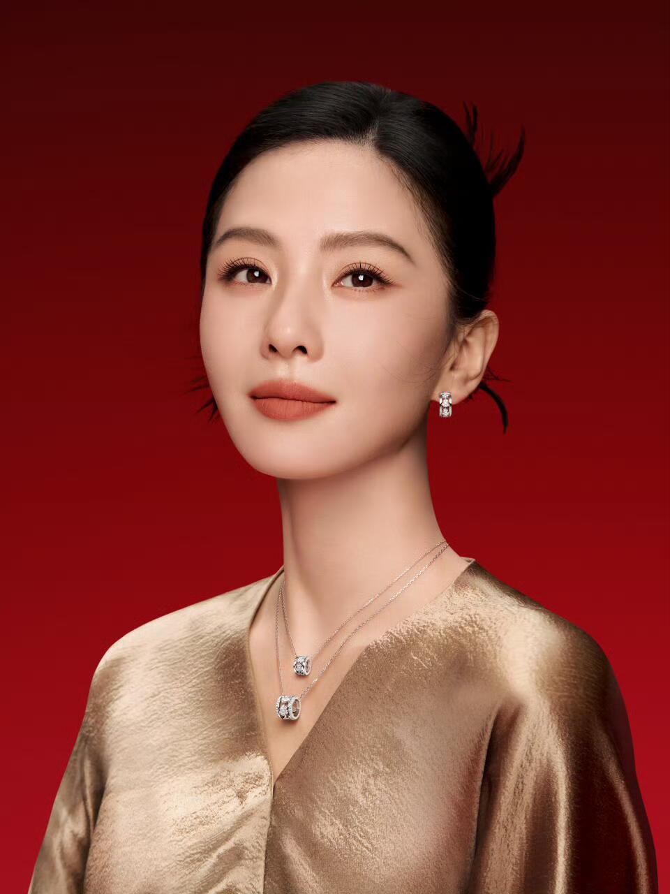 Qeelin Yu Yi earrings 18K white gold with clear diamonds 10mm outer diameter