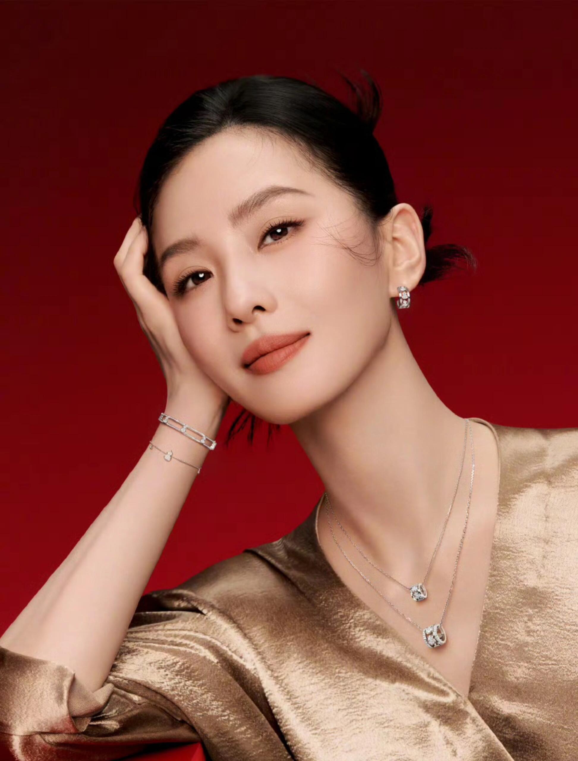Qeelin Yu Yi earrings 18K white gold with clear diamonds 10mm outer diameter