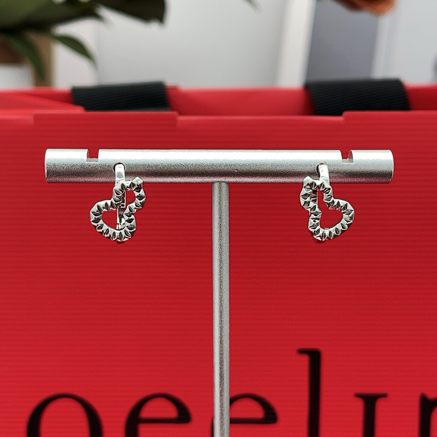 Qeelin Wulu earrings 18k rose gold no gemstones 1cm hoop diameter
