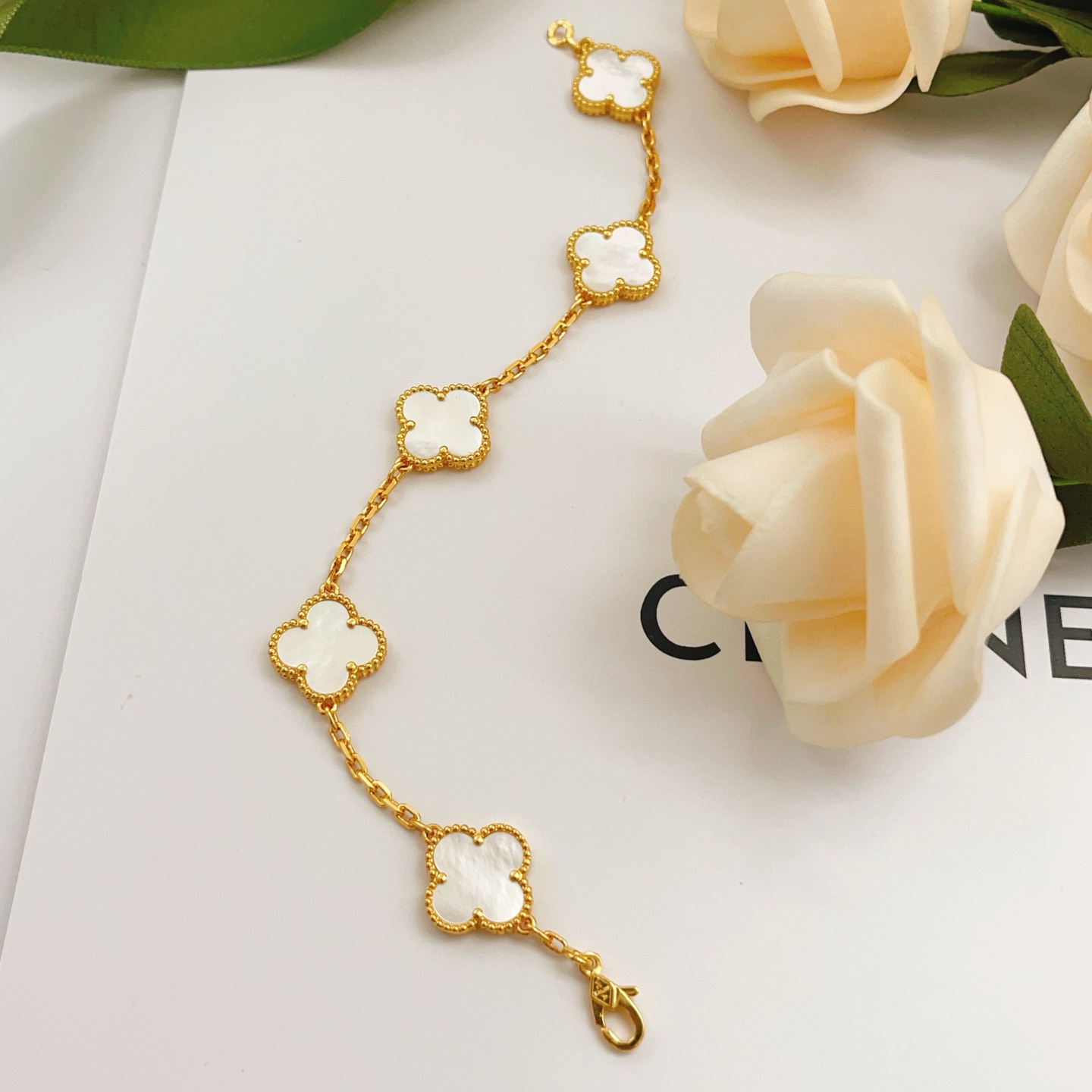 Bracciale Van Cleef Arpels Alhambra oro giallo madreperla bianca 18 cm