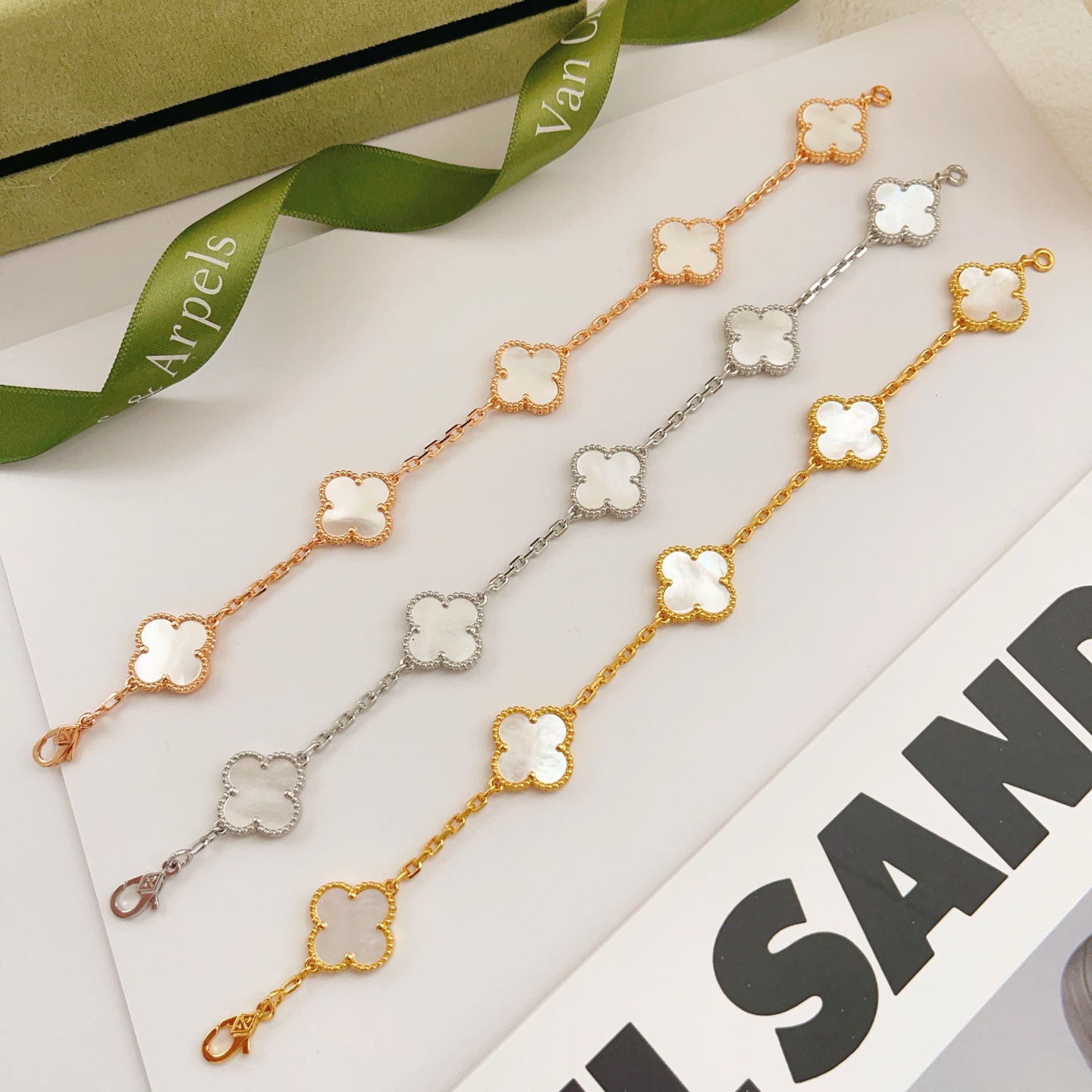 Bracciale Van Cleef Arpels Alhambra oro giallo madreperla bianca 18 cm