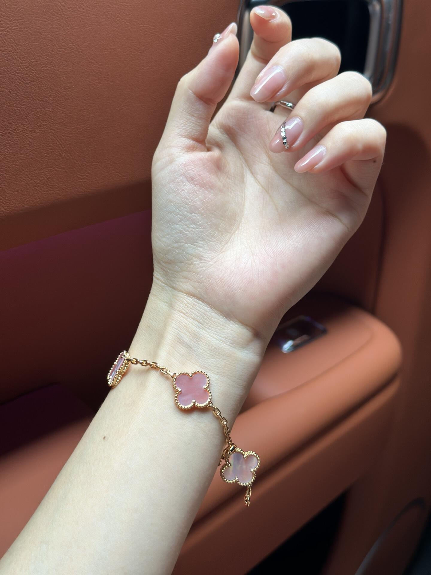 Van Cleef Arpels Bracciale Vintage Alhambra Oro giallo con motivi di trifoglio di rodonite rosa 18 cm