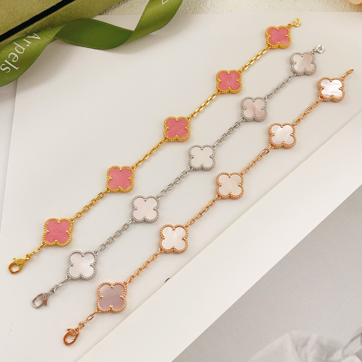 Van Cleef Arpels Bracciale Vintage Alhambra Oro giallo con motivi di trifoglio di rodonite rosa 18 cm