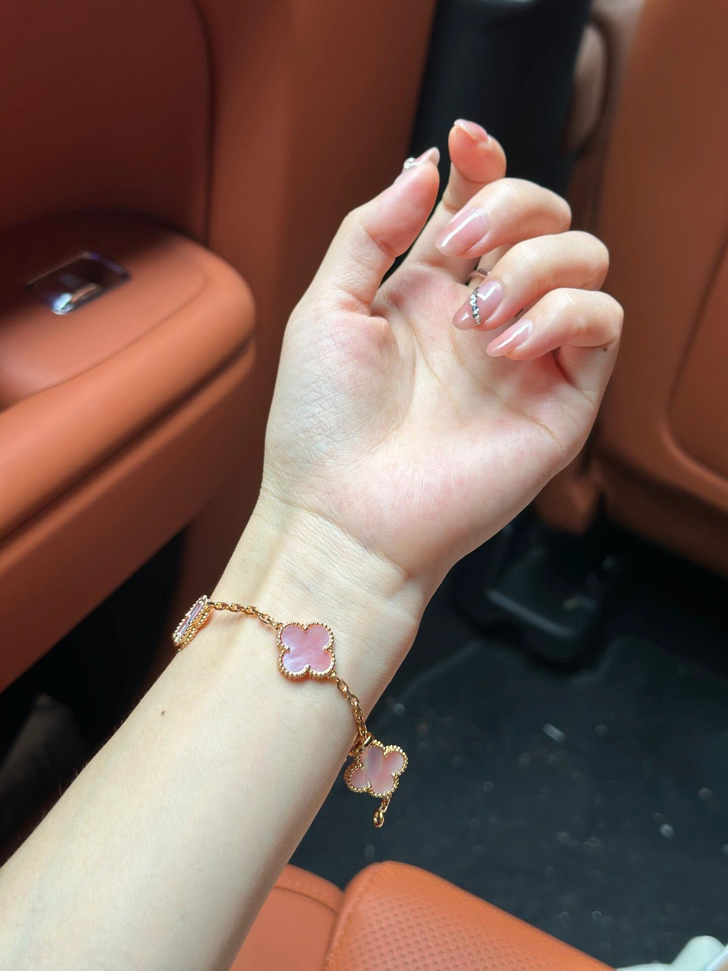 Van Cleef Arpels Bracciale Vintage Alhambra Oro giallo con motivi di trifoglio di rodonite rosa 18 cm