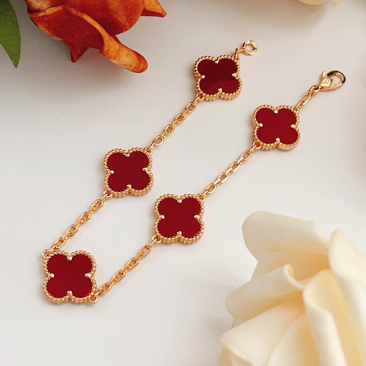 Bracciale Van Cleef Arpels Alhambra Metallo oro rosa con motivi di trifoglio di corniola rosso intenso 18 cm