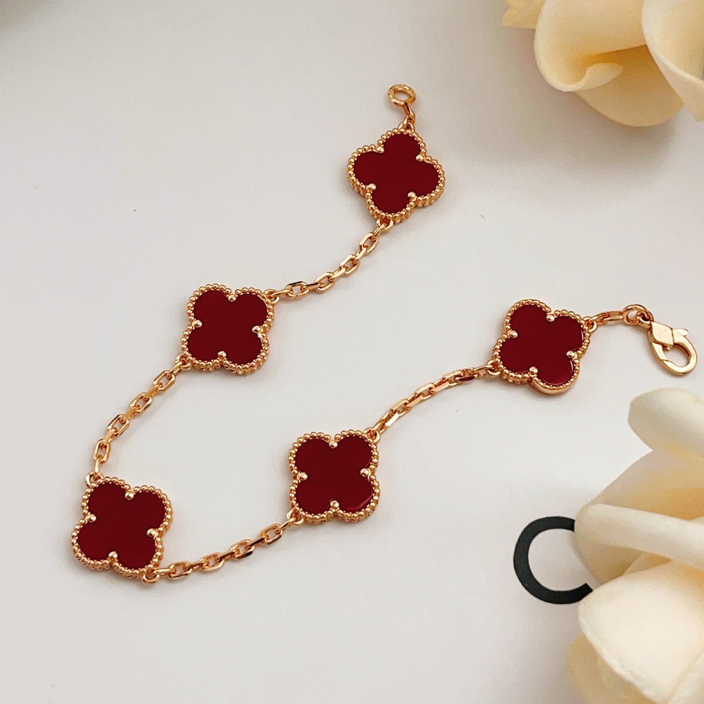 Bracciale Van Cleef Arpels Alhambra Metallo oro rosa con motivi di trifoglio di corniola rosso intenso 18 cm