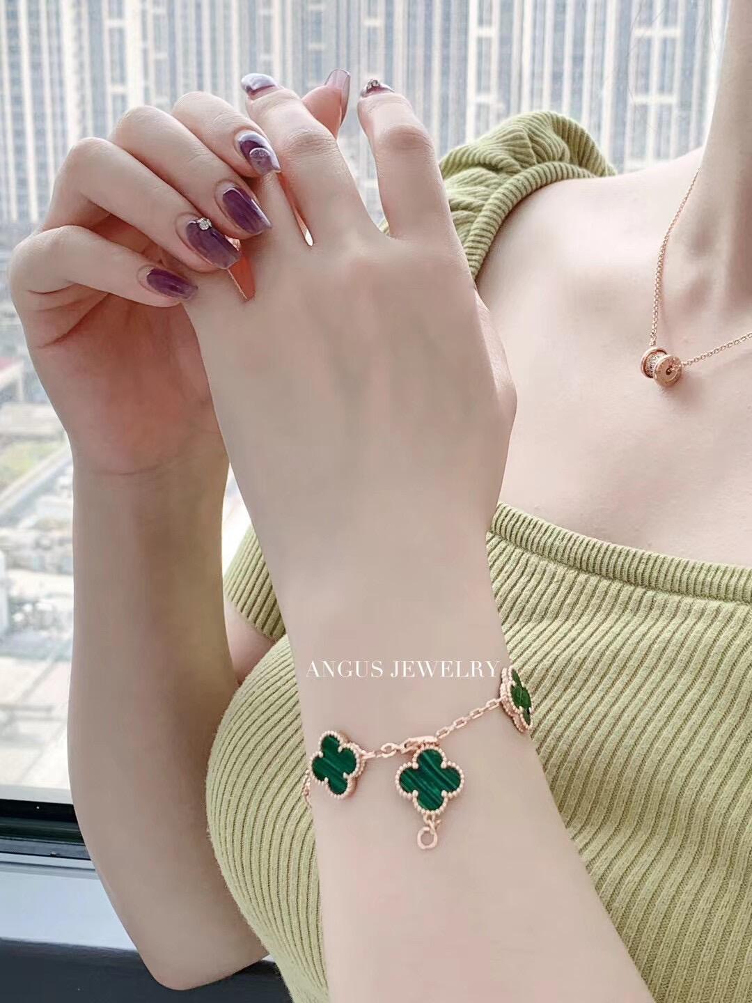 Van Cleef Arpels Alhambra bracelet Yellow gold with green malachite rose gold with green malachite white gold with green malachite 19cm