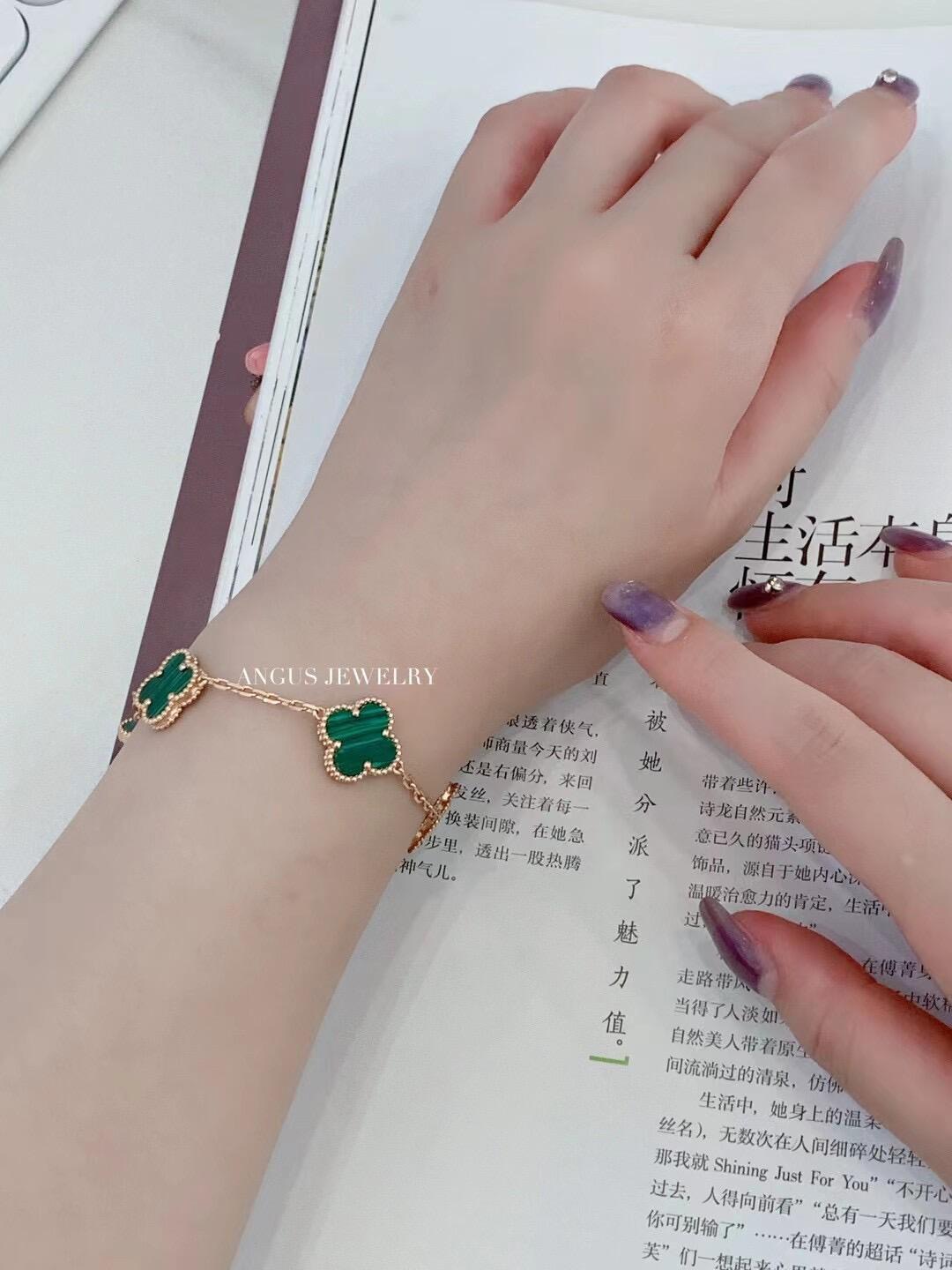 Van Cleef Arpels Alhambra bracelet Yellow gold with green malachite rose gold with green malachite white gold with green malachite 19cm