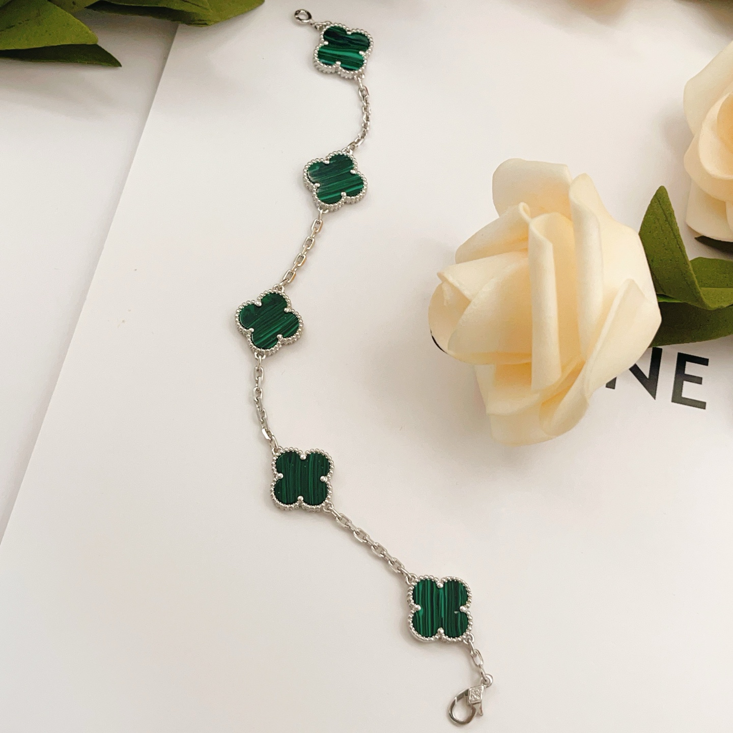 Van Cleef Arpels Alhambra bracelet White gold with green malachite 19cm