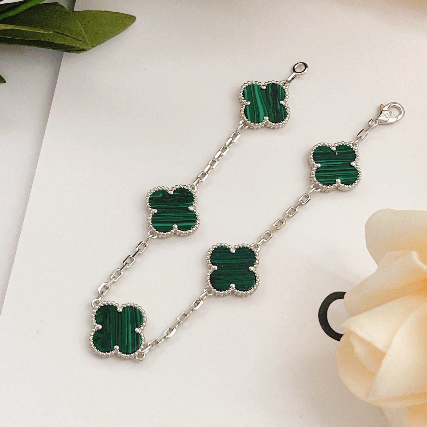 Van Cleef Arpels Alhambra bracelet White gold with green malachite 19cm