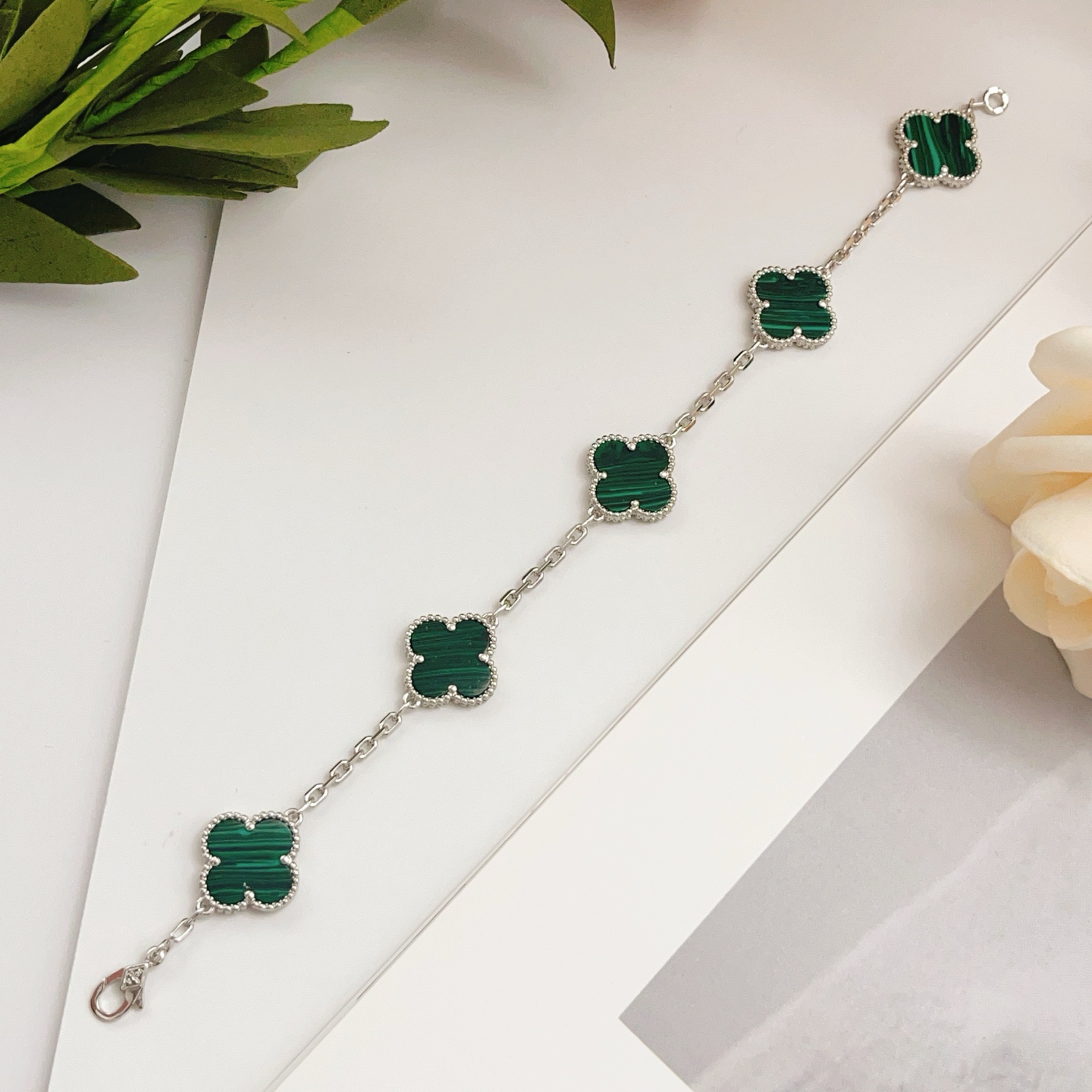 Van Cleef Arpels Alhambra bracelet White gold with green malachite 19cm