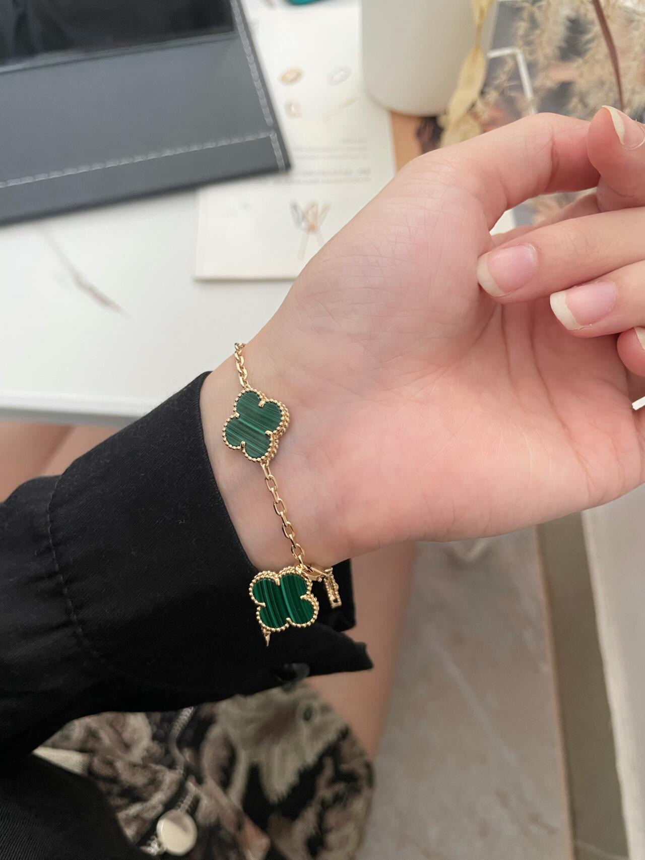 Van Cleef Arpels Alhambra bracelet Yellow gold with green malachite rose gold with green malachite white gold with green malachite 19cm