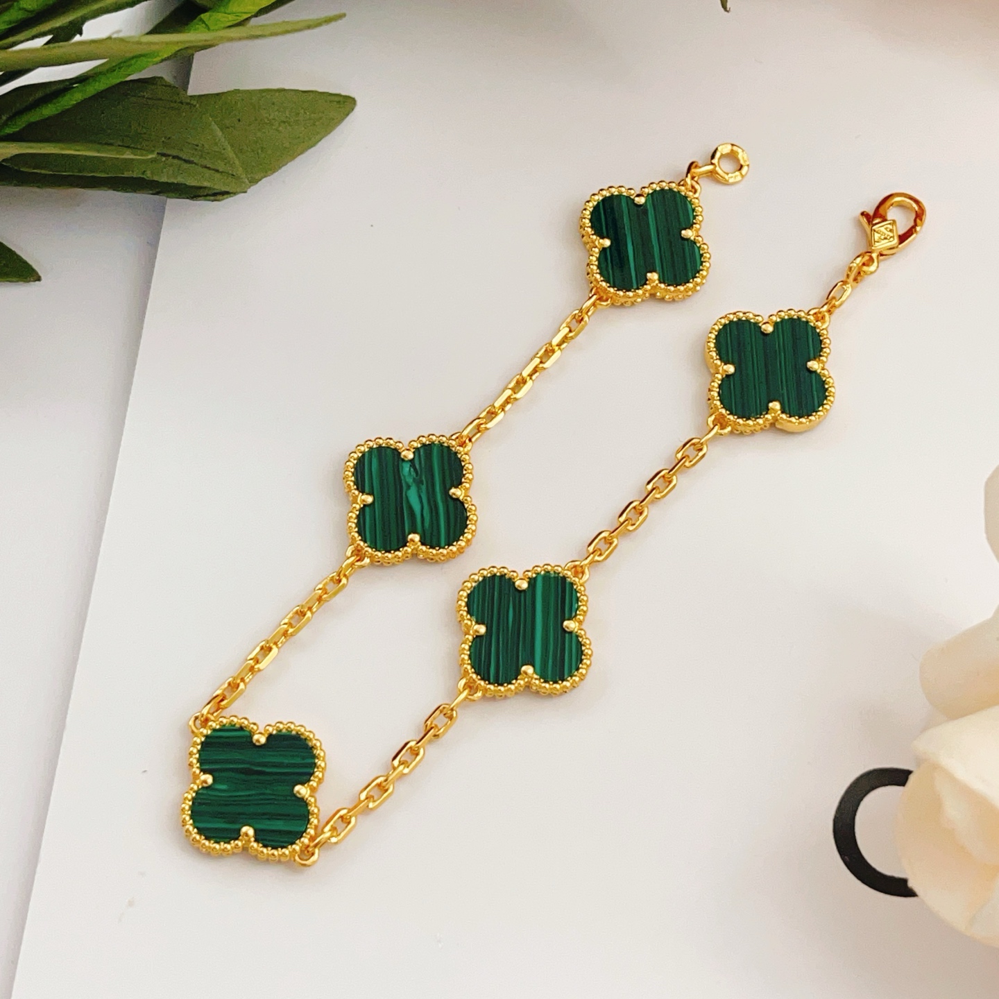 Van Cleef Arpels Vintage Alhambra bracelet Yellow gold with green malachite clover motifs 18cm