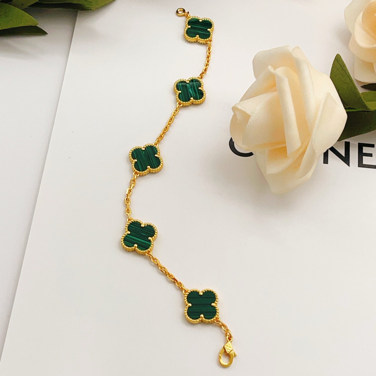 Van Cleef Arpels Vintage Alhambra bracelet Yellow gold with green malachite clover motifs 18cm