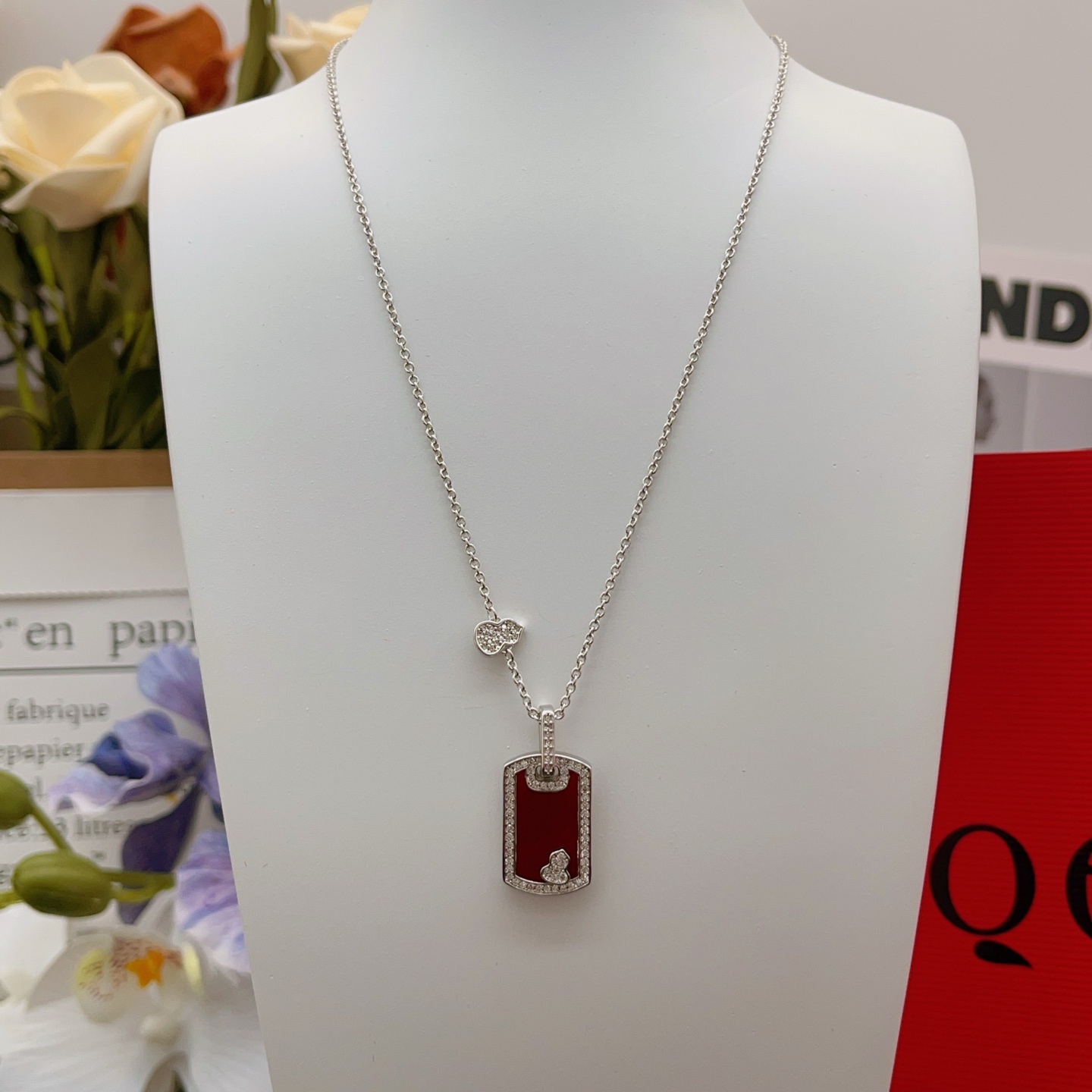 Qeelin Wulu necklace Silver-toned metal with red enamel and clear diamond accents 45cm