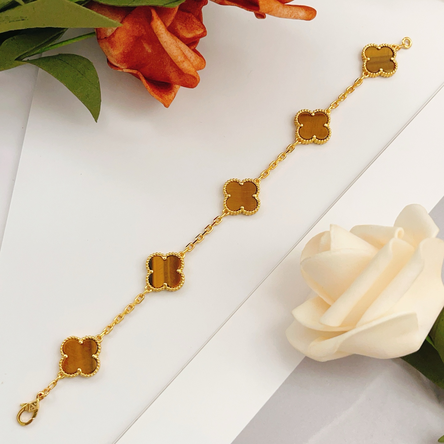 Bracciale Van Cleef Arpels Alhambra Oro giallo con pietra occhio di tigre marrone 19 cm
