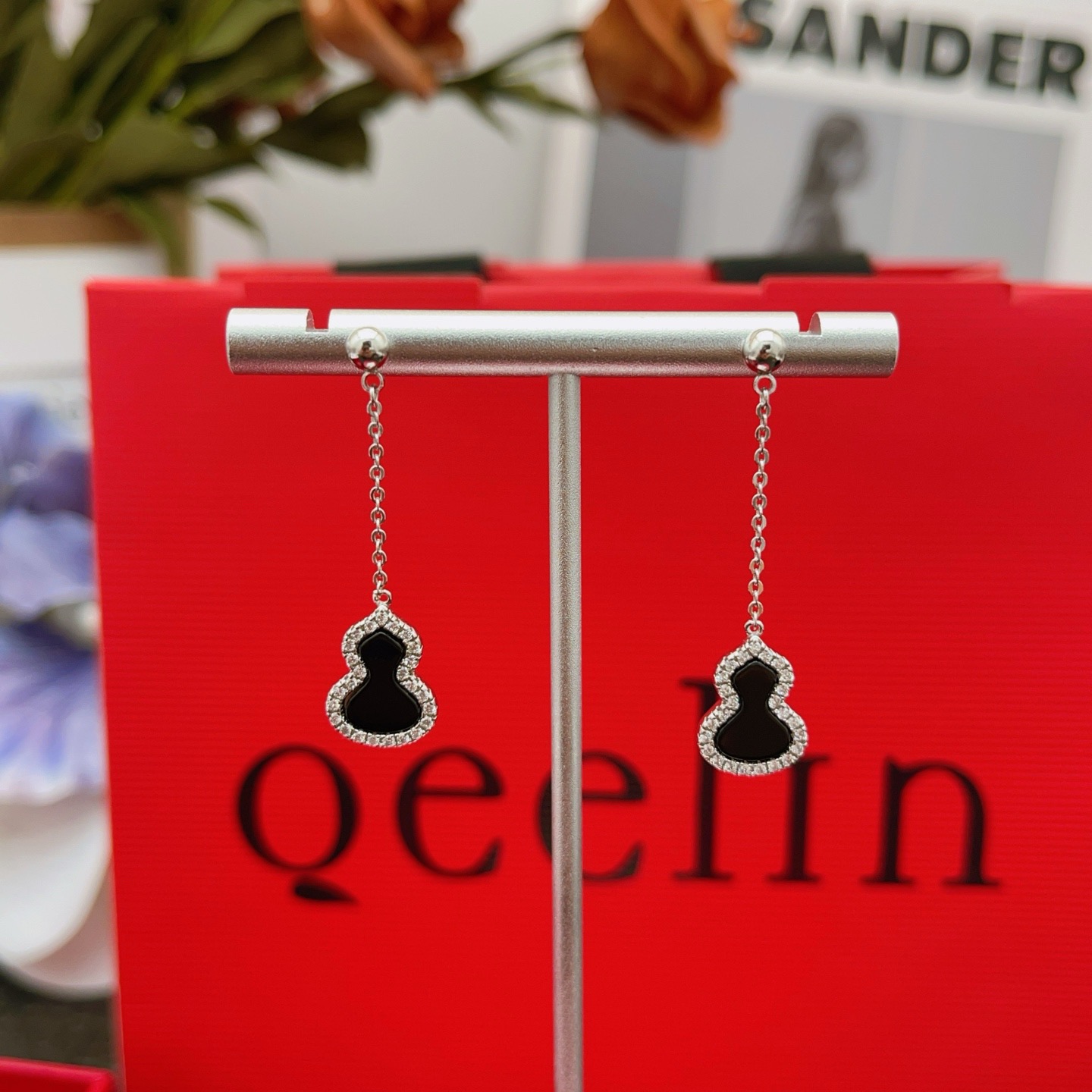 Qeelin Wulu earrings 18K white gold black onyx clear diamond 2 5cm drop length