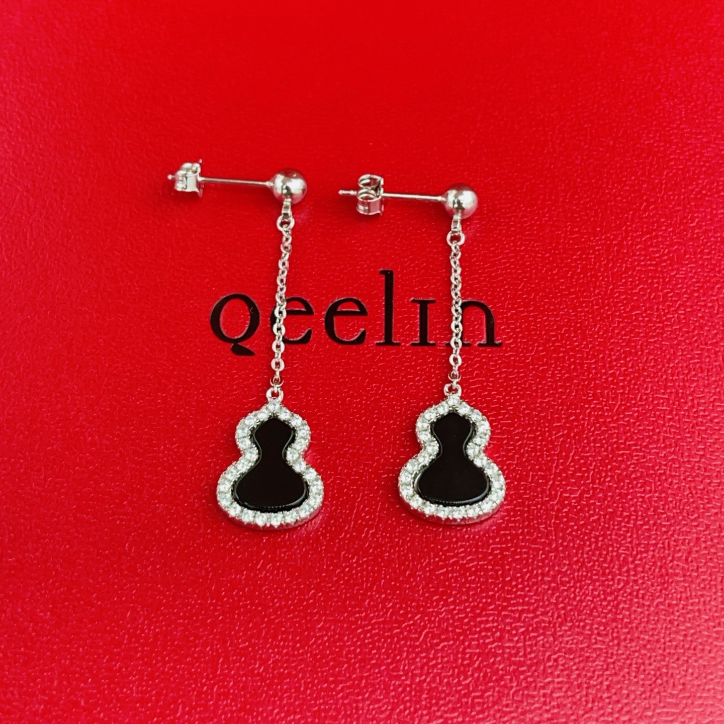 Qeelin Wulu earrings 18K white gold black onyx clear diamond 2 5cm drop length