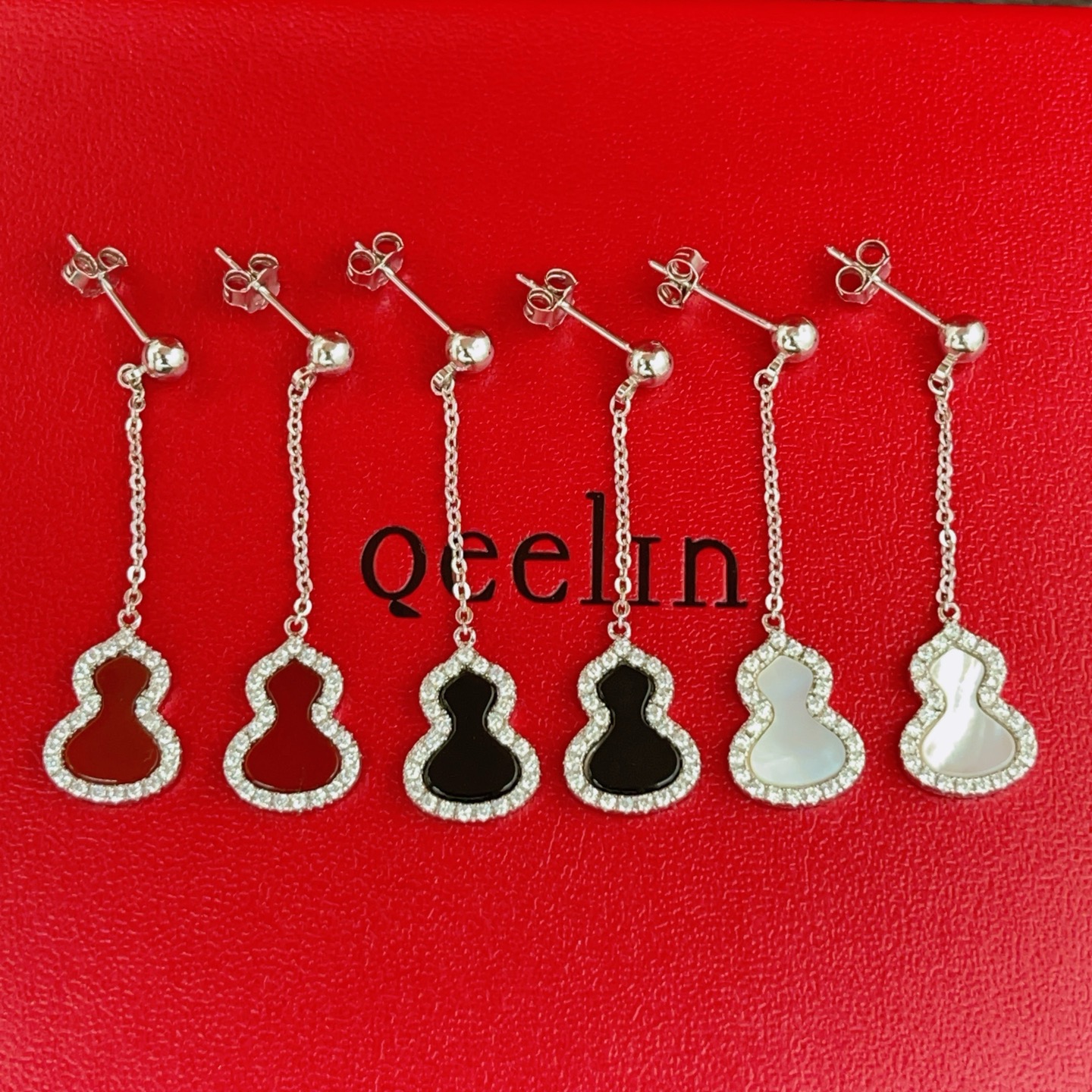 Qeelin Wulu earrings 18K white gold black onyx clear diamond 2 5cm drop length