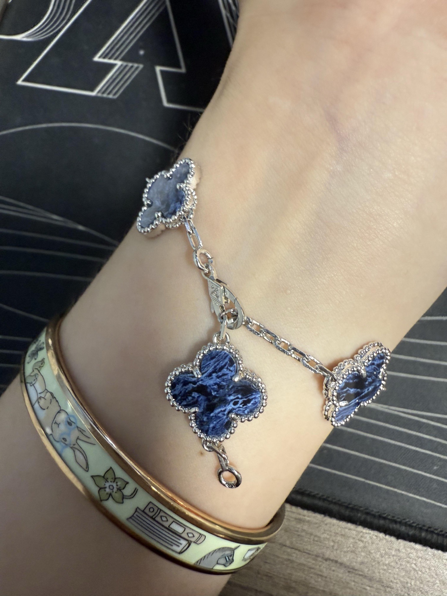 Bracelet Van Cleef Arpels Alhambra Métal argenté avec incrustations de trèfle pietersite bleu foncé 18 cm