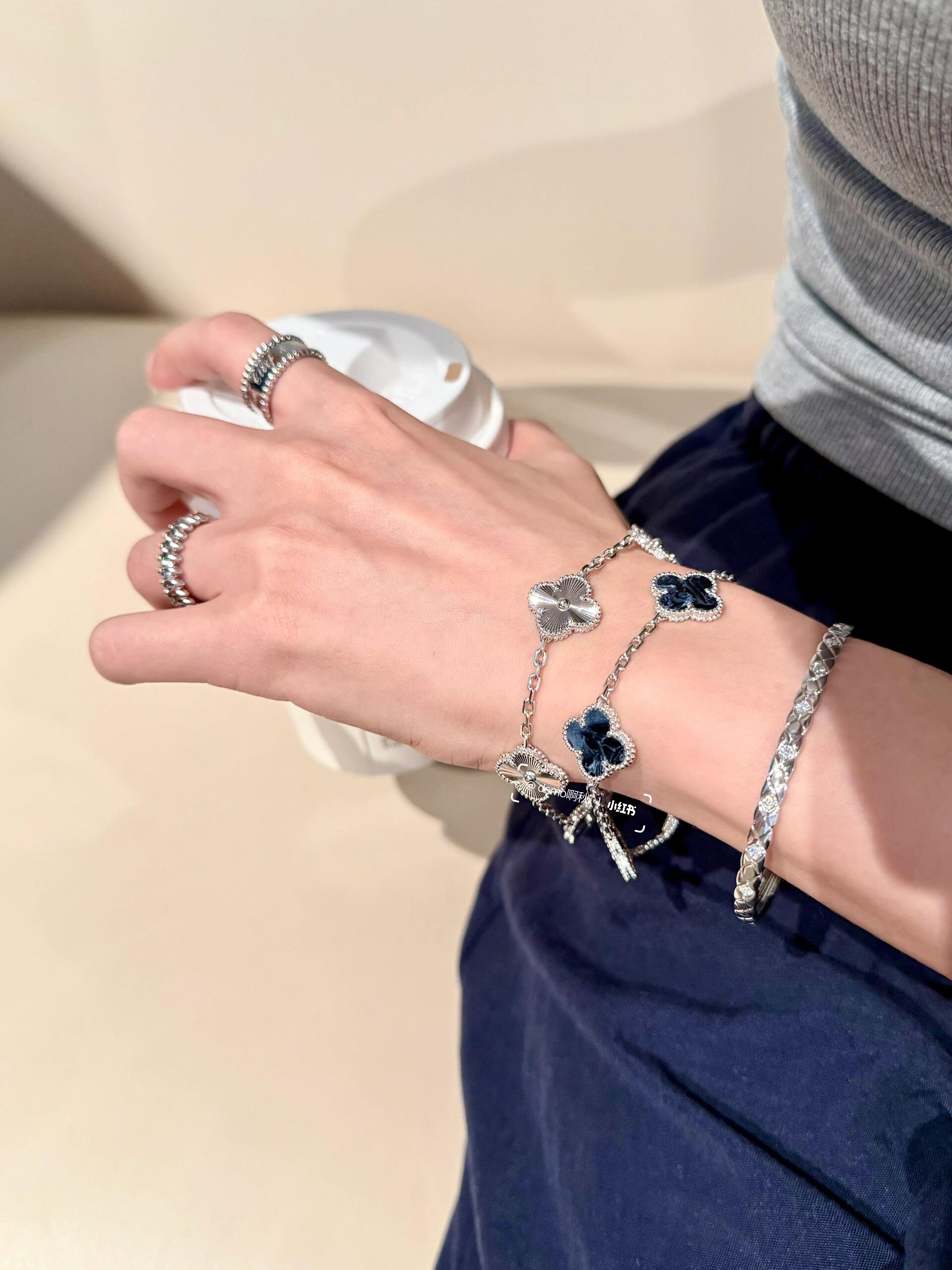 Bracelet Van Cleef Arpels Alhambra Métal argenté avec incrustations de trèfle pietersite bleu foncé 18 cm