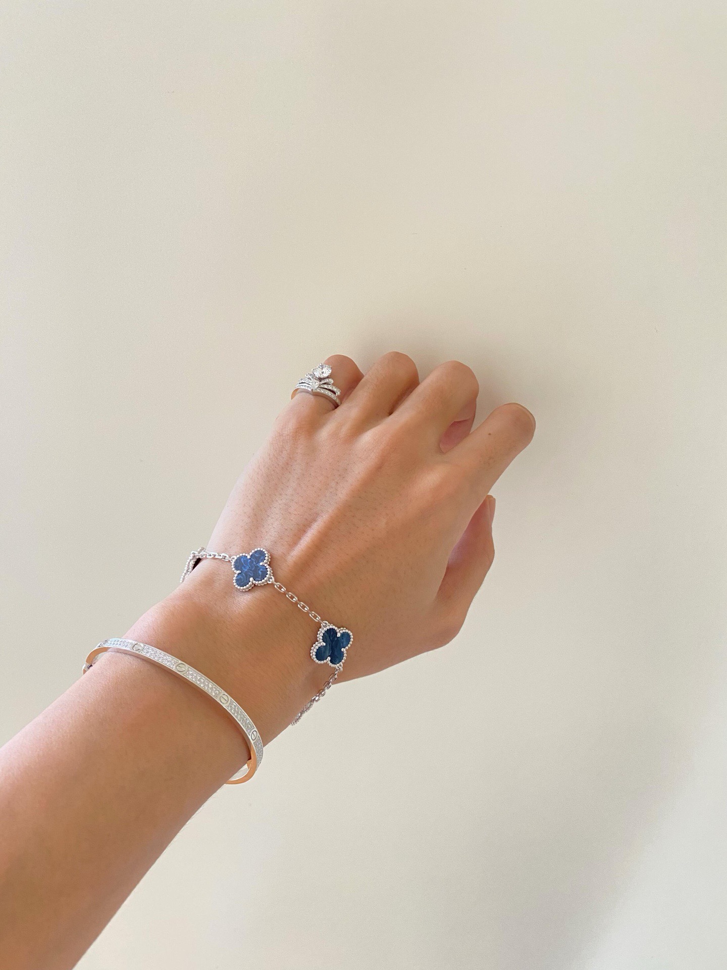 Bracelet Van Cleef Arpels Alhambra Métal argenté avec incrustations de trèfle pietersite bleu foncé 18 cm