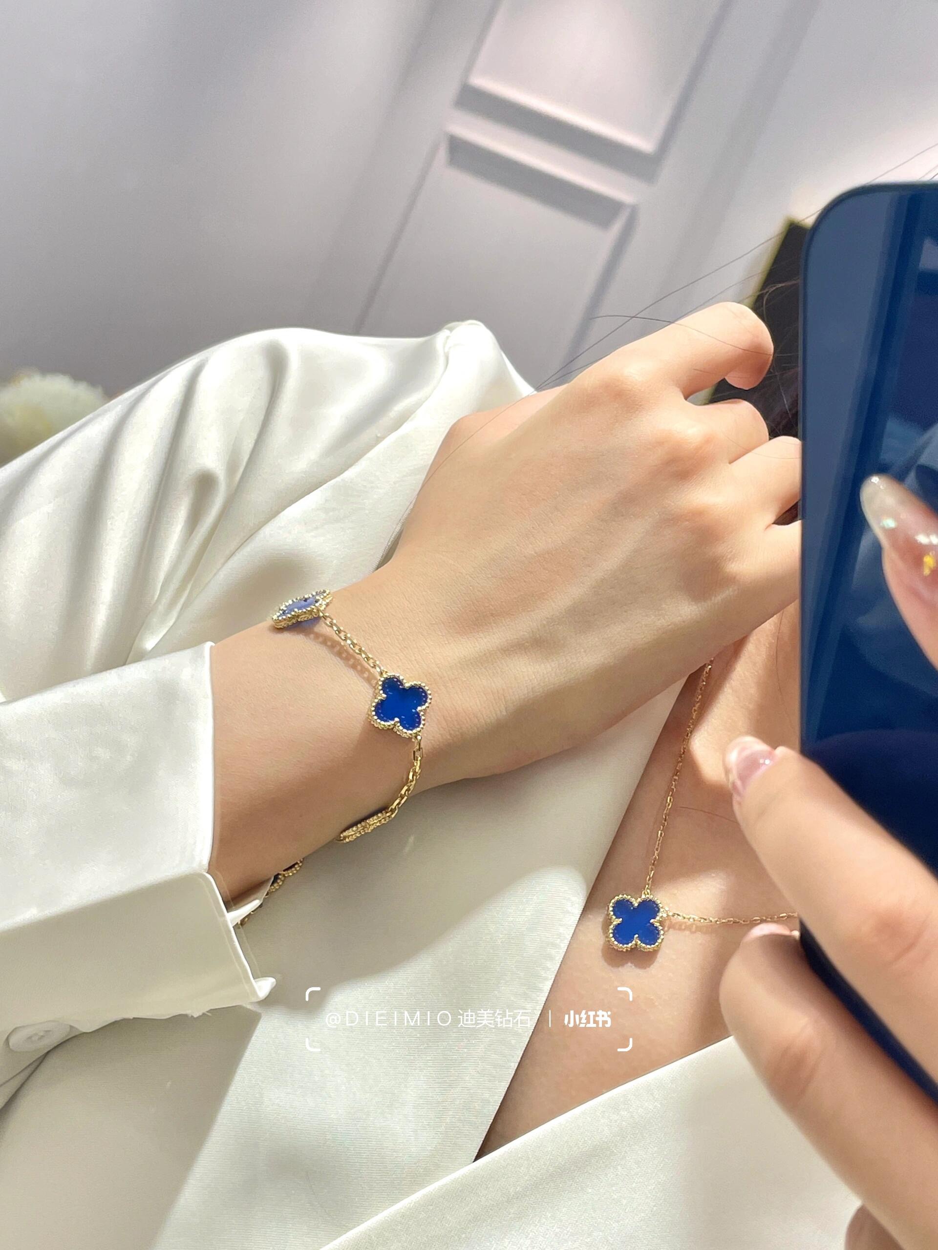 Bracciale Van Cleef Arpels Alhambra Metallo color argento con intarsi di trifoglio blu 19 cm