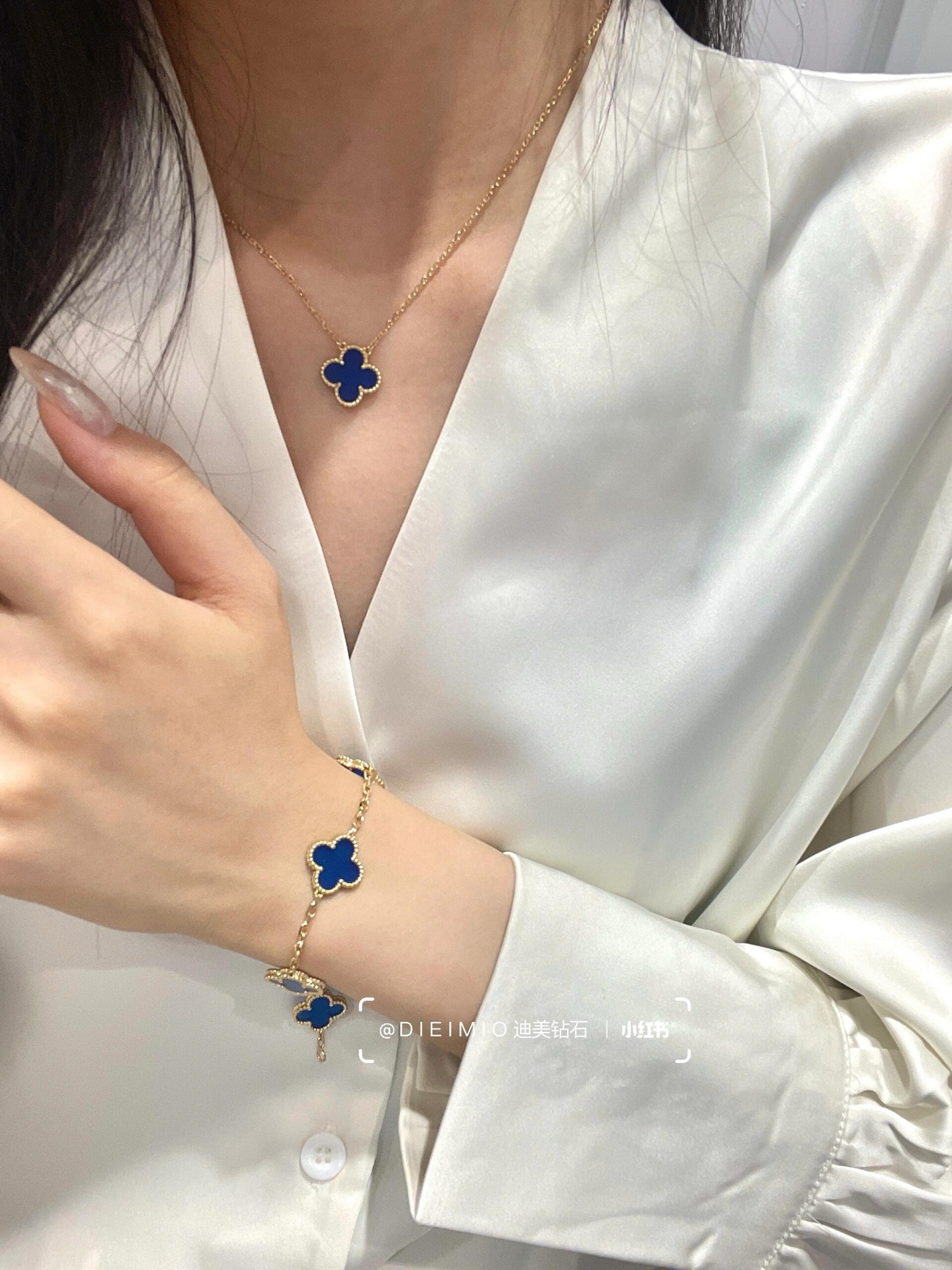 Bracciale Van Cleef Arpels Alhambra Metallo color argento con intarsi di trifoglio blu 19 cm