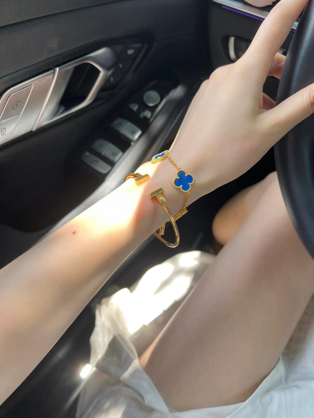 Van Cleef Arpels Alhambra bracelet yellow gold blue agate 17cm