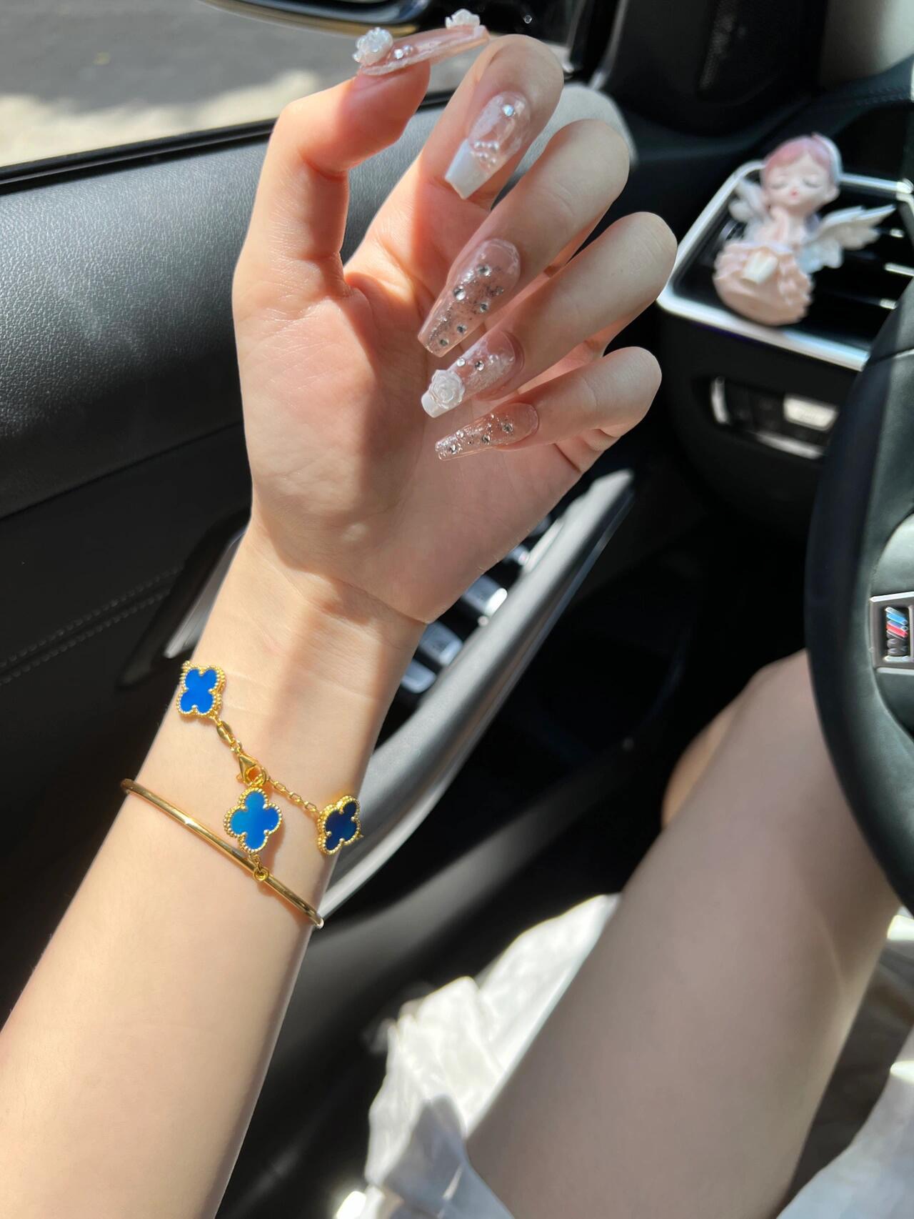 Van Cleef Arpels Alhambra bracelet yellow gold blue agate 17cm