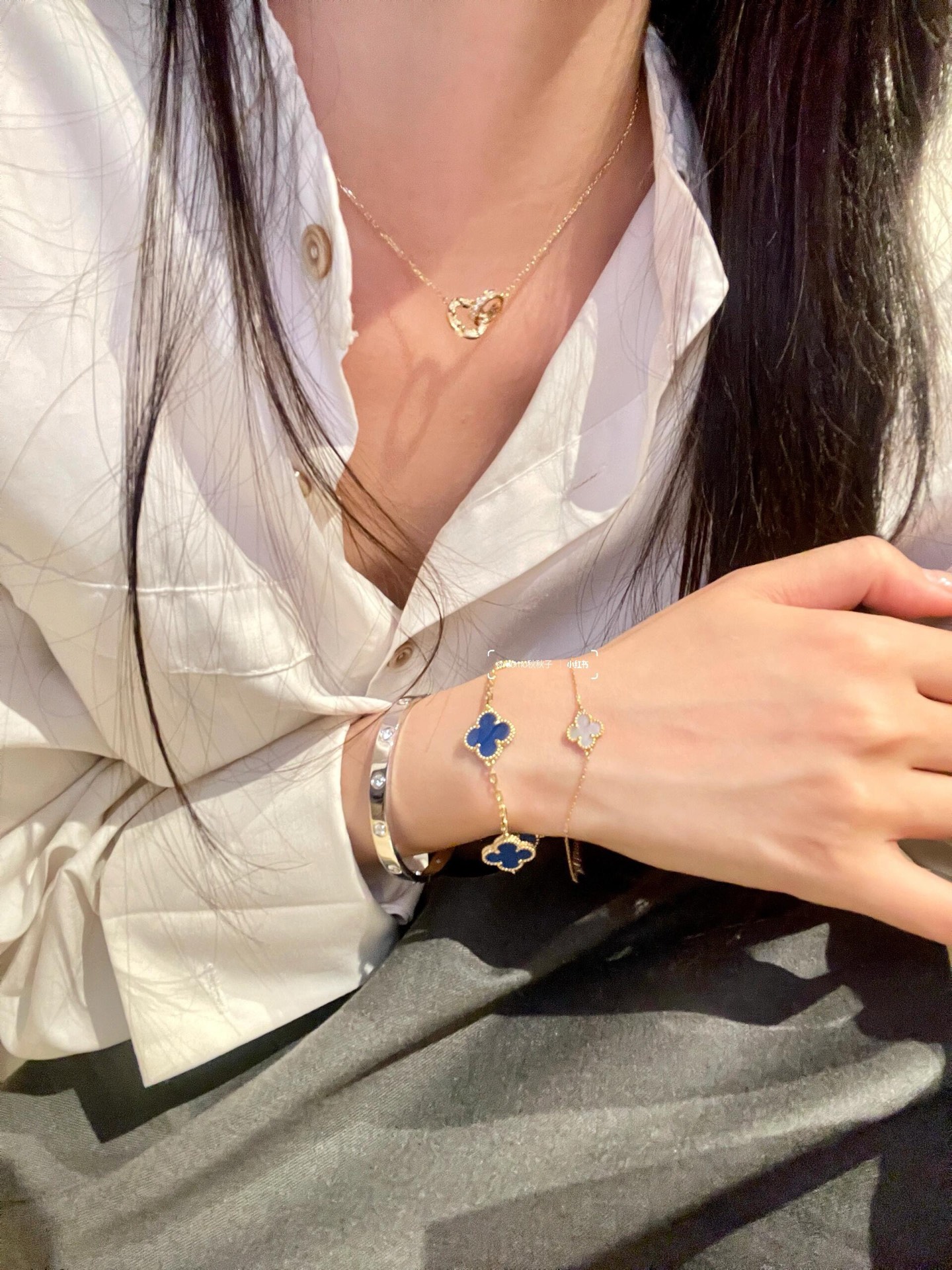 Van Cleef Arpels Alhambra bracelet yellow gold blue agate 17cm