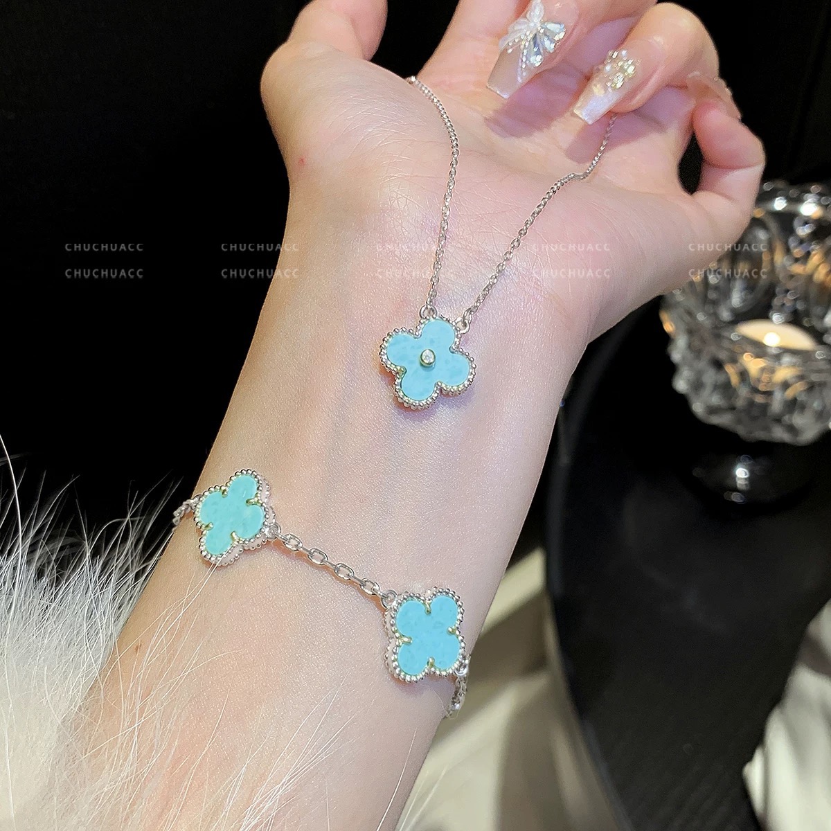 Pulseira Van Cleef Arpels Alhambra Vintage 5 Motifs Ouro amarelo com incrustações de trevo azul turquesa 19 cm