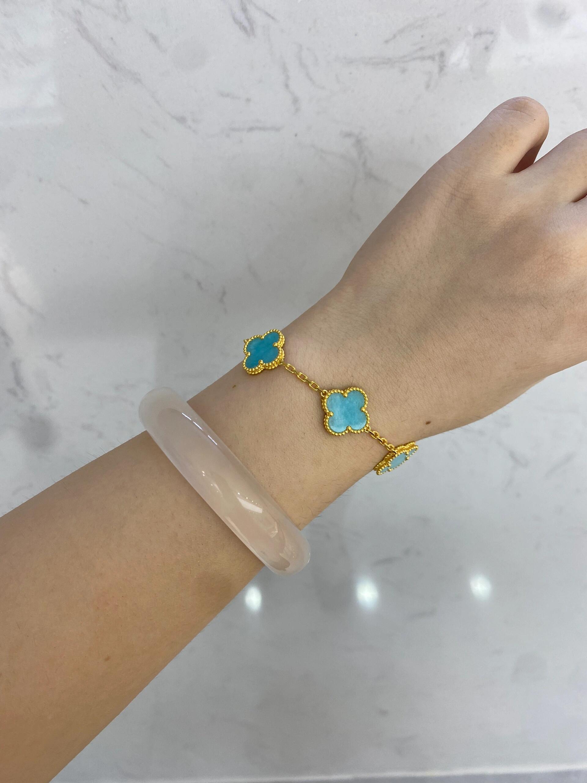 Pulseira Van Cleef Arpels Alhambra Vintage 5 Motifs Ouro amarelo com incrustações de trevo azul turquesa 19 cm