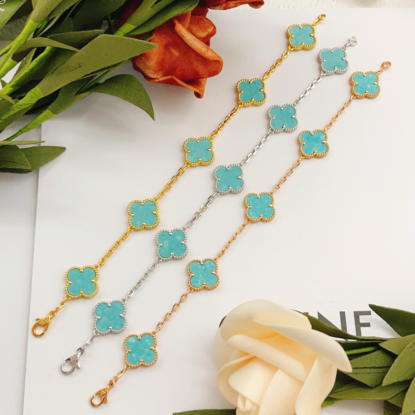 Pulseira Van Cleef Arpels Alhambra Vintage 5 Motifs Ouro amarelo com incrustações de trevo azul turquesa 19 cm