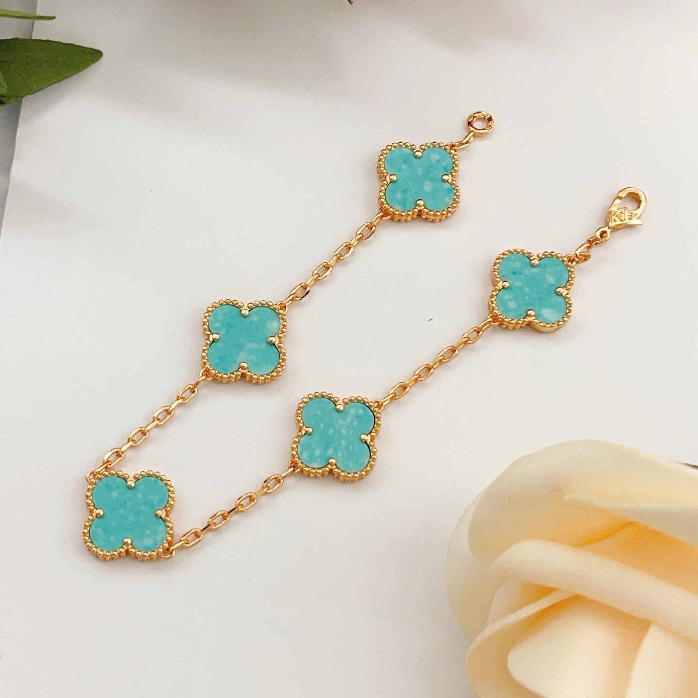 Van Cleef Arpels Alhambra bracelet Yellow gold with turquoise clover motifs 19cm