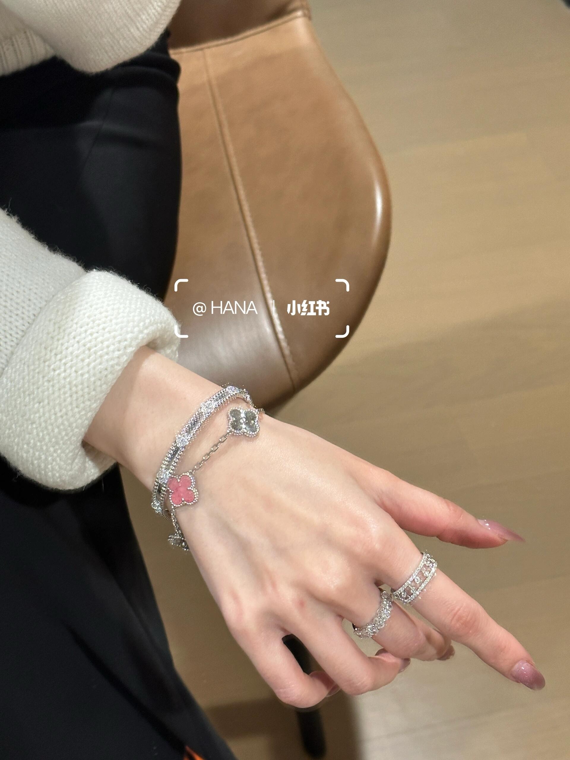 Van Cleef Arpels Alhambra Vintage five motif bracelet bracelet Silver-toned metal with pink rhodonite and silver guilloche clover motifs gold-toned metal with pink rhodonite and gold guilloche clover motifs rose gold-toned metal with pink rhodonite and rose gold guilloche clover motifs 19cm
