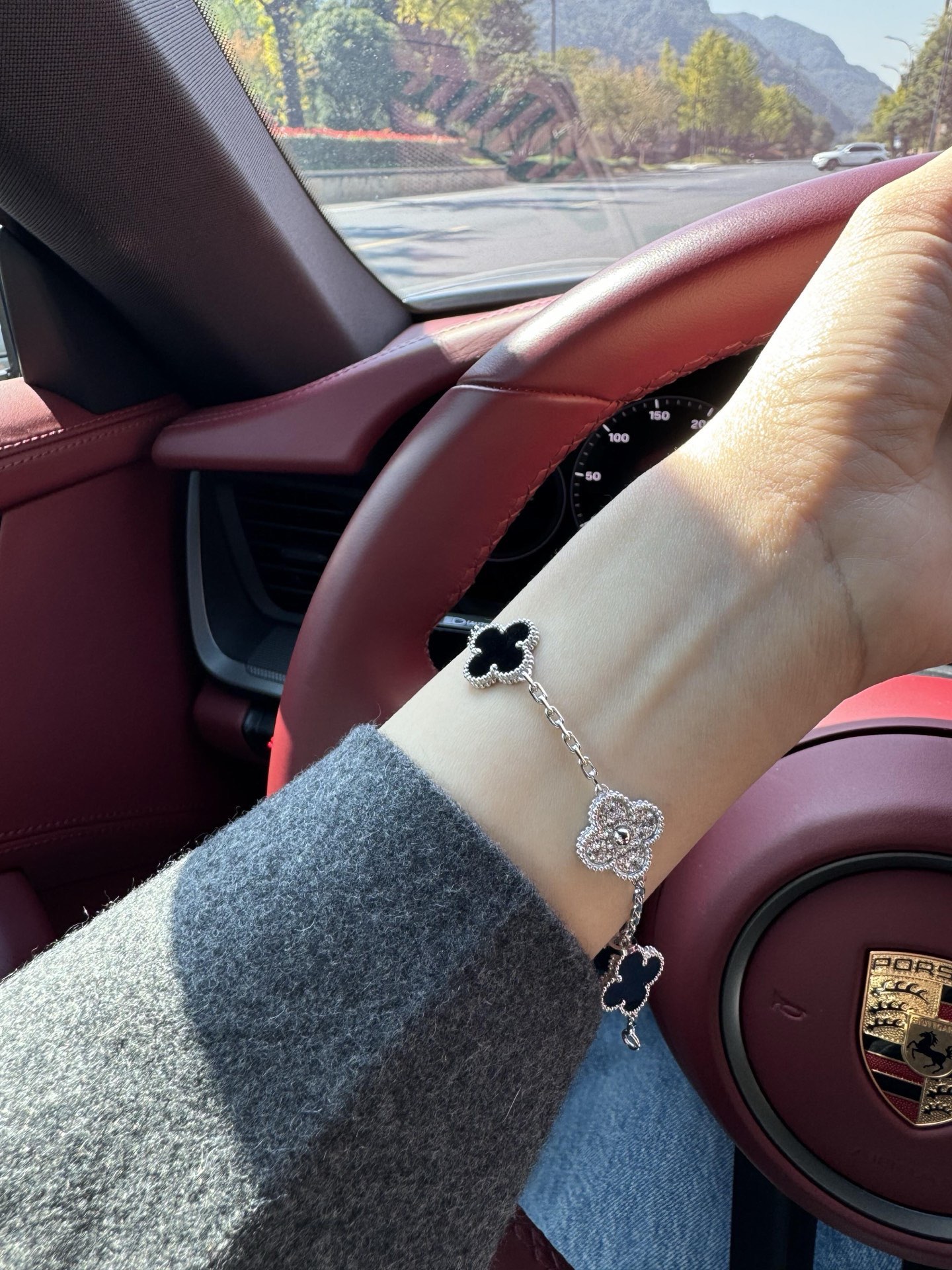 Bracciale Van Cleef Arpels Vintage Alhambra Oro giallo con onice nero e accenti di diamanti trasparenti 18 cm
