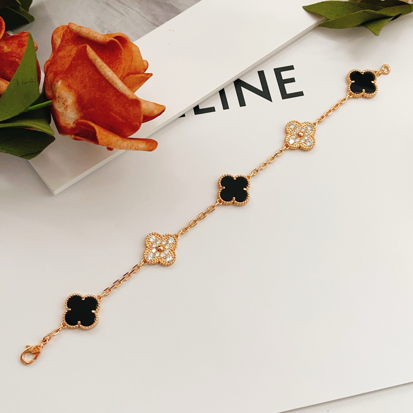 Bracciale Van Cleef Arpels Alhambra Metallo oro rosa con onice nero e accenti di diamanti trasparenti 18 cm