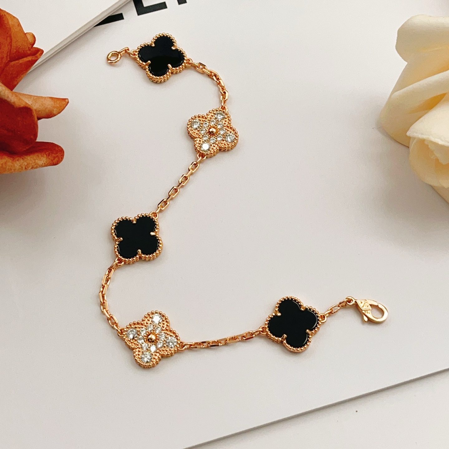 Bracciale Van Cleef Arpels Alhambra Metallo oro rosa con onice nero e accenti di diamanti trasparenti 18 cm