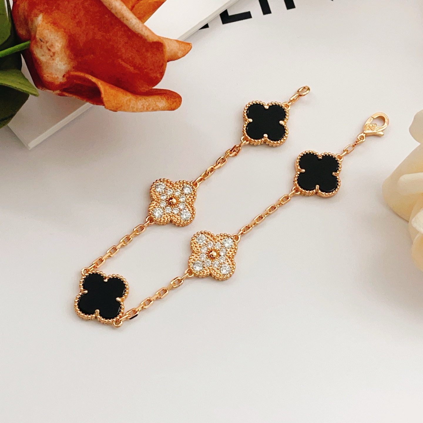 Bracciale Van Cleef Arpels Alhambra Metallo oro rosa con onice nero e accenti di diamanti trasparenti 18 cm