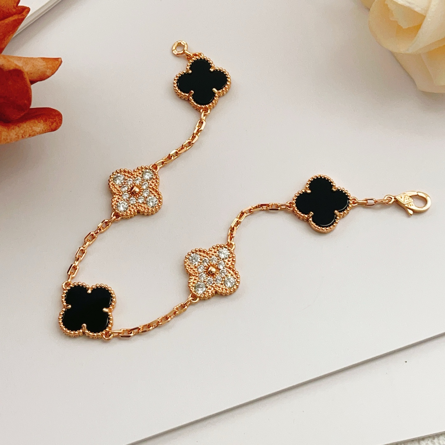 Bracciale Van Cleef Arpels Alhambra Metallo oro rosa con onice nero e accenti di diamanti trasparenti 18 cm